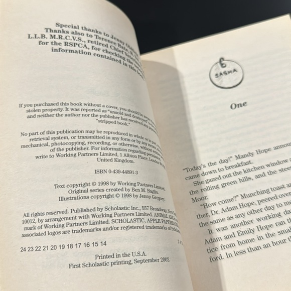 Animal Ark #33: Hound at the Hospital - Scholastic Paperback Novel - Picture 5 of 5